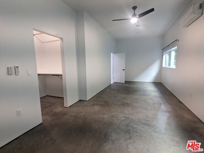 Building Photo - 6044 La Prada St