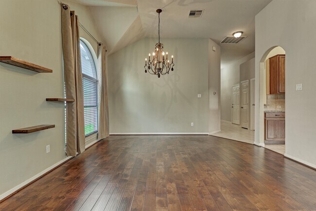 Building Photo - 8007 N Tarrytown Crossing Dr