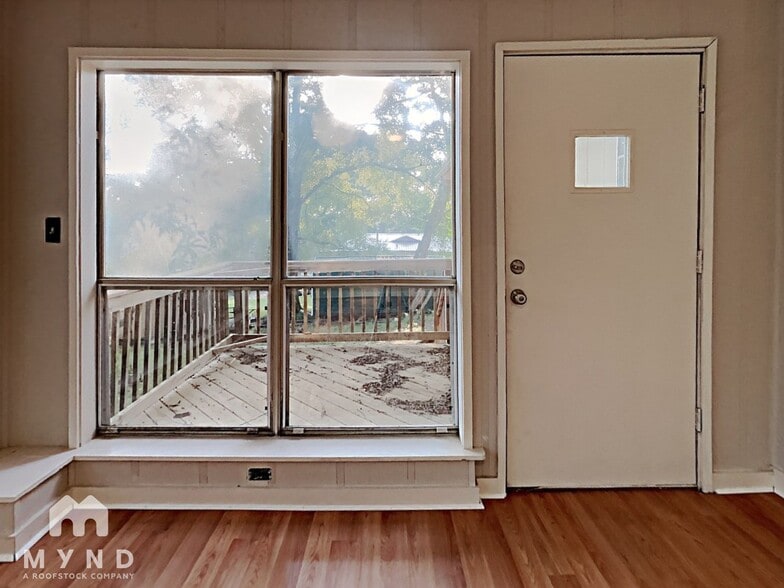 Building Photo - 417 5th St
