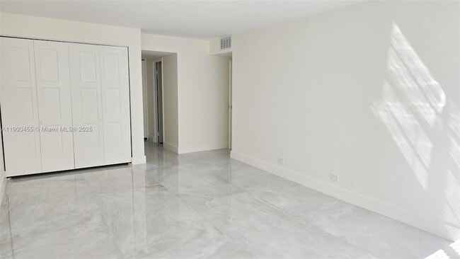Building Photo - 250 174th St
