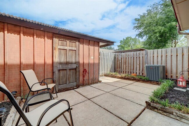 Building Photo - 10306 Hammerly Blvd