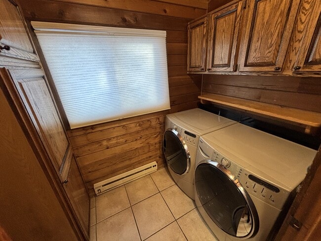 Building Photo - 1655 W Big Trail Dr