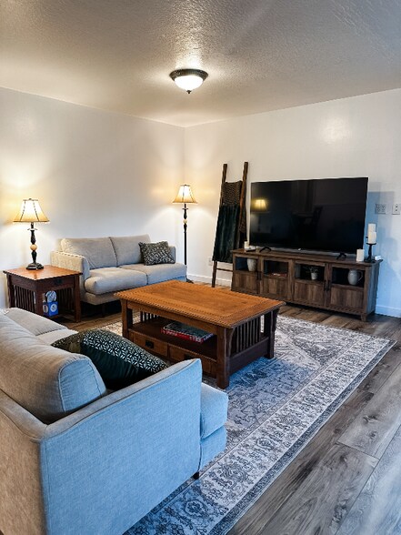 Building Photo - 350 May St