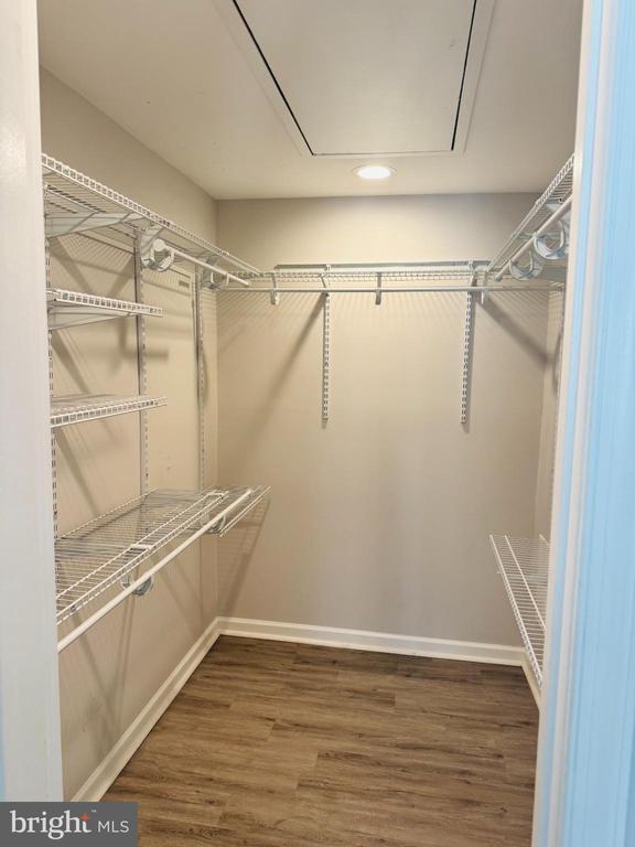 Building Photo - 9611 Brassie Way