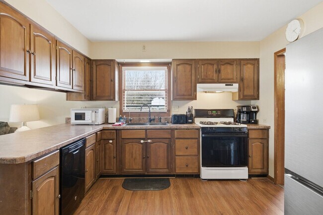 Building Photo - 1212 Johnston Dr
