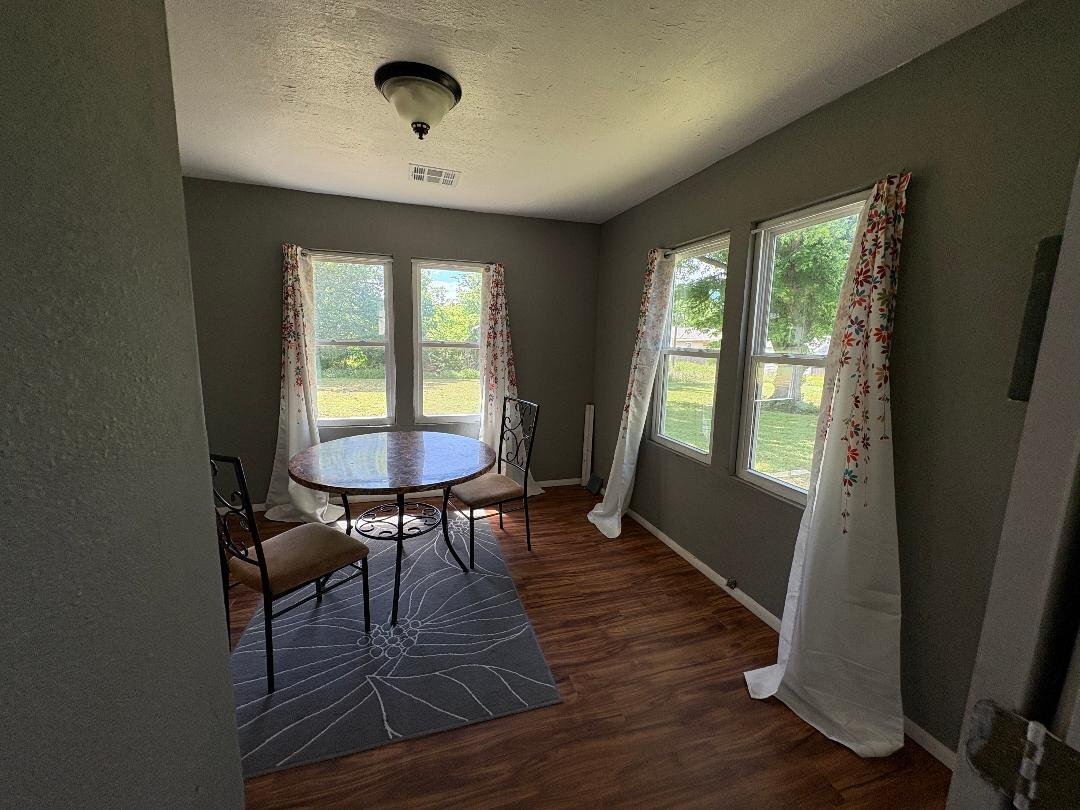 Building Photo - 307 E 3rd St