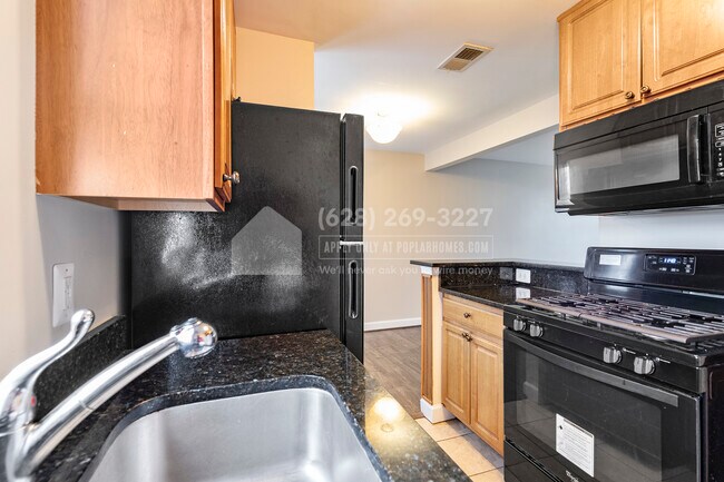 Building Photo - 2614 Kent Village Dr