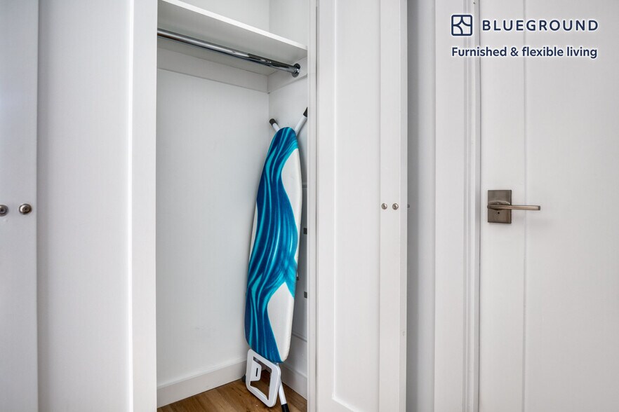 Building Photo - 68 Gold St