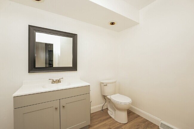 Building Photo - 9471 Madison Ln