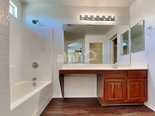 Building Photo - 4854 E Meadow Mist Ln