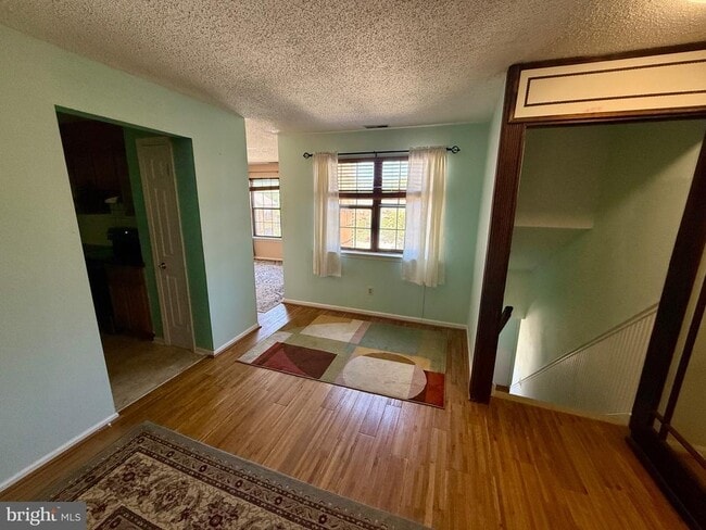 Building Photo - 30 Hopkinson Ct