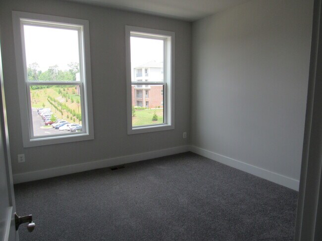 Building Photo - 624 Noush Ct