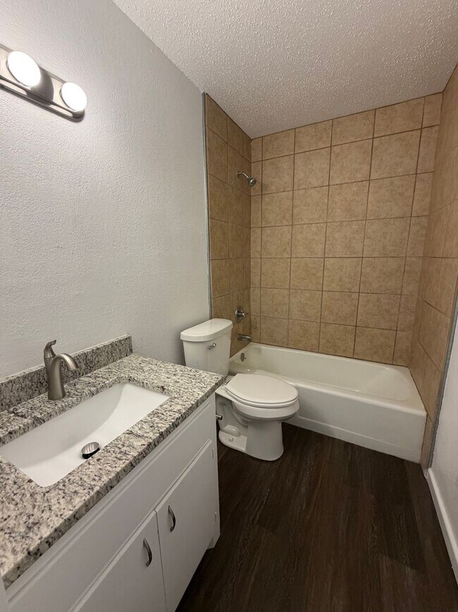 Building Photo - 451035