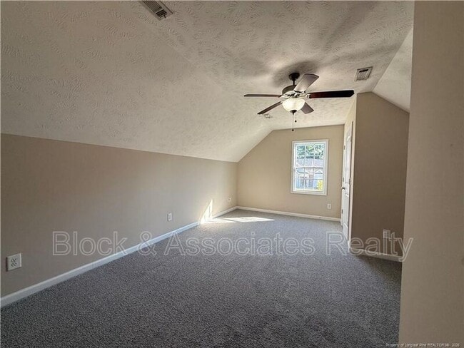 Building Photo - 402 Colonist Pl