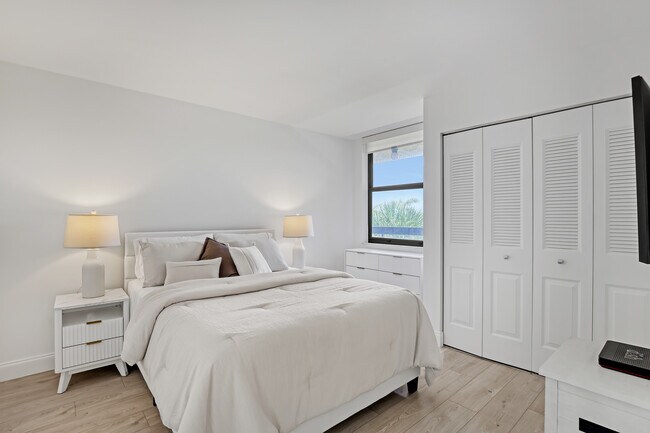 Building Photo - 2455 Lindell Blvd