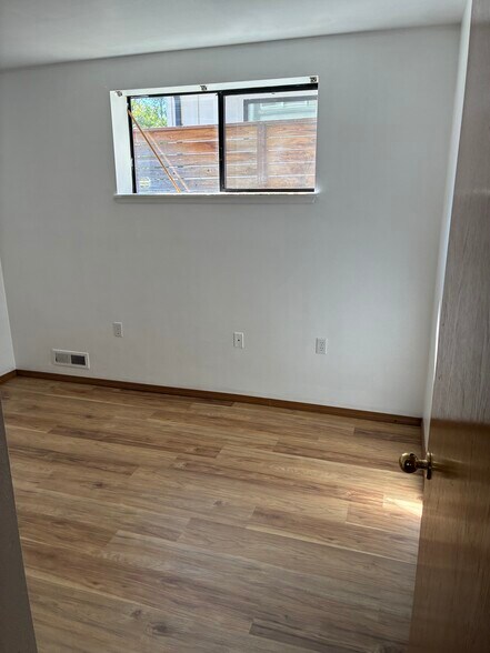 Building Photo - 304 NE 50th St