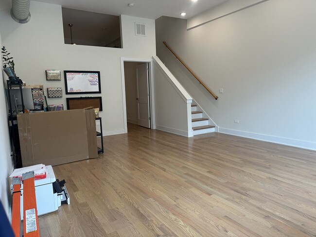Building Photo - 4405 N Artesian Ave
