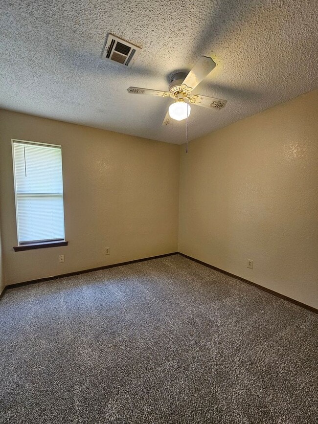 Building Photo - (3)Bed/(2) Bath with Shelter Avail NOW! Pet Negotiable.