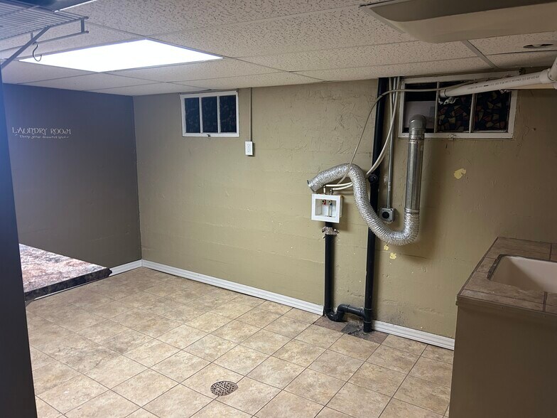 Building Photo - 1025 Tyler Ave