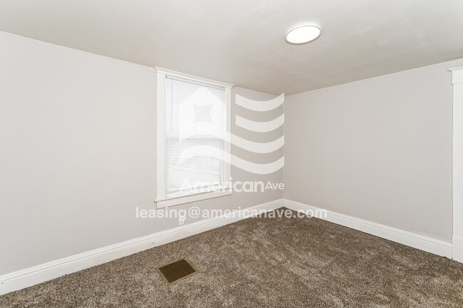 Building Photo - 1838 N California Ave
