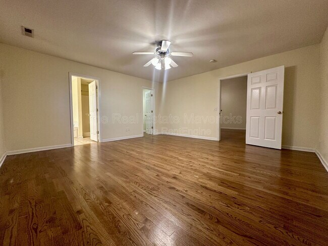 Building Photo - 1720 Hawk Run Ln