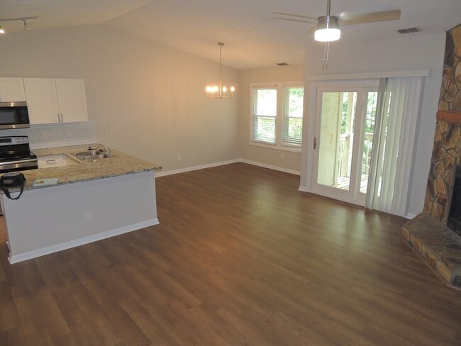 Building Photo - 1006 Wood Creek Dr