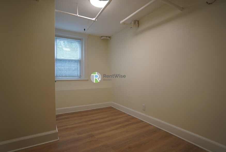 Building Photo - 6 Camelot Ct