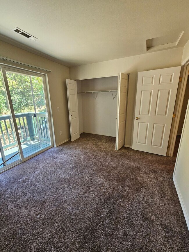 Building Photo - 300 Indian Trail Ct