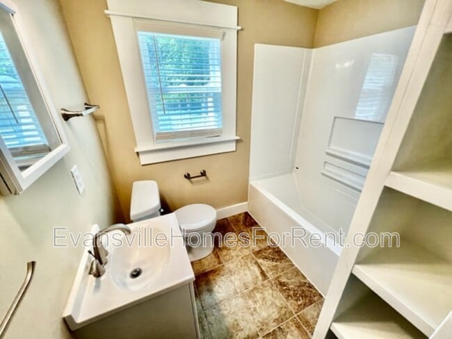 Building Photo - 2325 Margybeth Ave