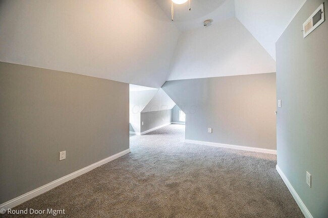 Building Photo - 850 Wilson Ave