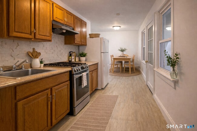 Building Photo - 14 Cerretta St