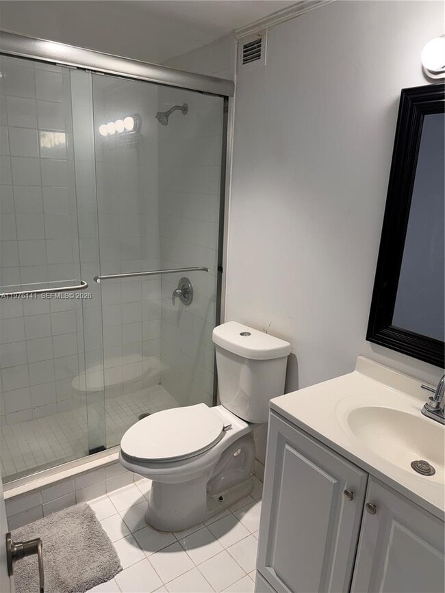 Building Photo - 400 Kings Point Dr