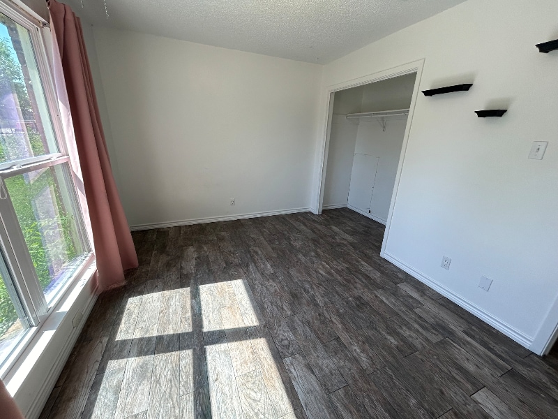 Building Photo - 402 Randy Blvd