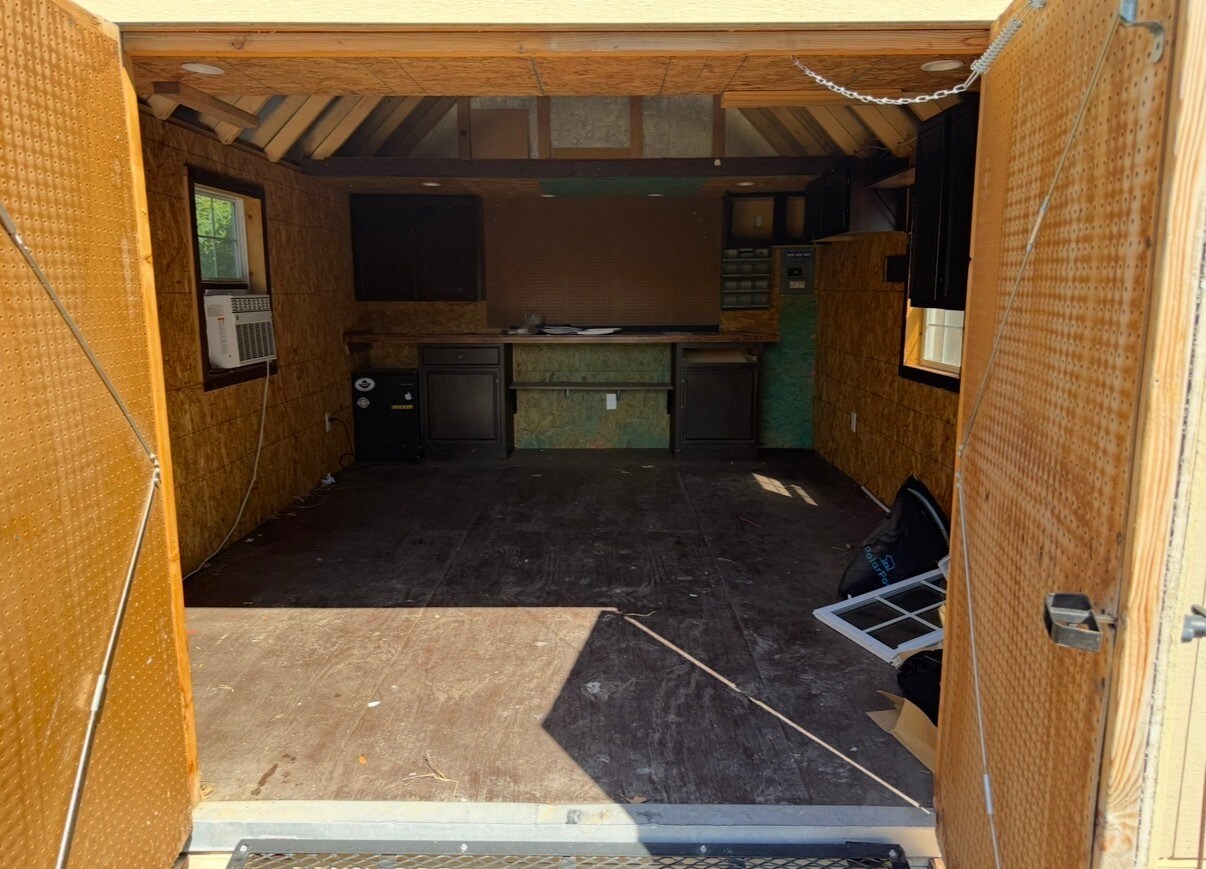 Building Photo - 6301 Glen Knoll Dr