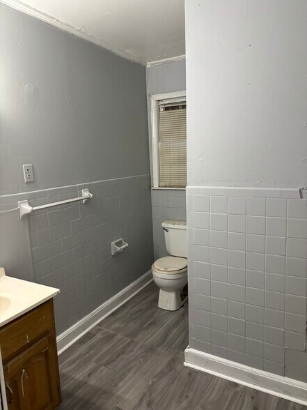 Building Photo - 705 Cecelia Ave