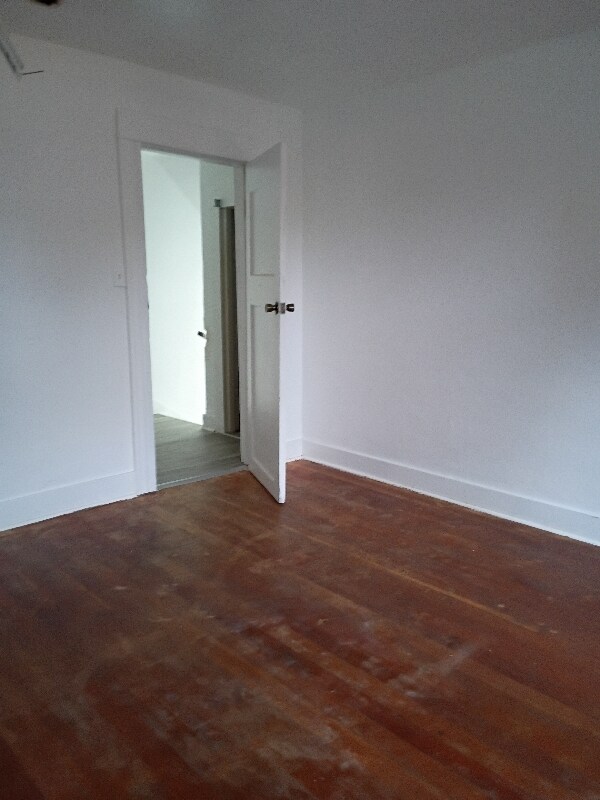 Building Photo - 547 NE Knott St