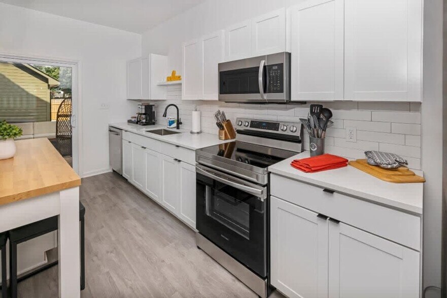 Building Photo - Wide Open Spaces - 3 Bedroom 1.5 Bath Half Double