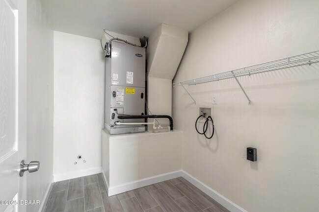 Building Photo - 1431 Victory Palm Dr