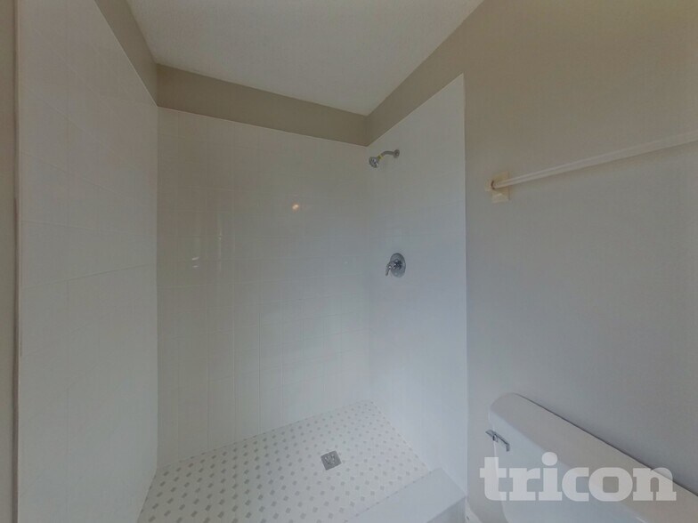 Building Photo - 7580 Falcon Trace Dr W