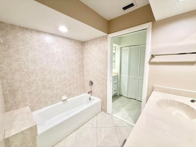 Building Photo - 8686 Eagle Run Dr
