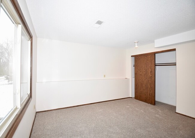 Building Photo - Available November 1st - updated 3 bed, 2....