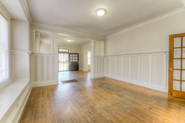 Building Photo - Rent reduced! Move-in special - 1/2 off Fi...