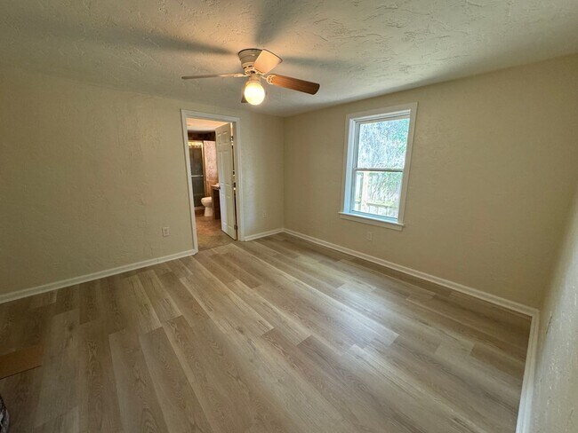 Building Photo - Remodeled 3/2 in the Heart of Gainesville!