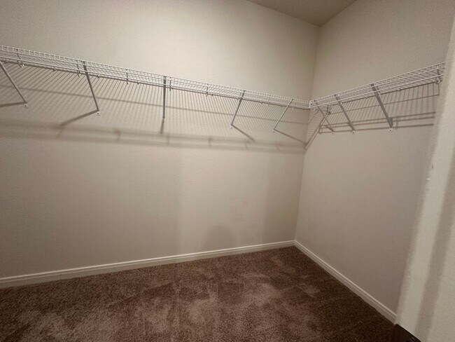 Building Photo - For Lease | 3 Bed, 2 Bath | 1,552 Sq Ft | ...