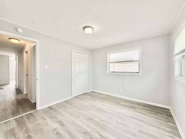 Building Photo - 4327 14th Ave S