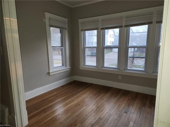Building Photo - 2831 Avondale Ave