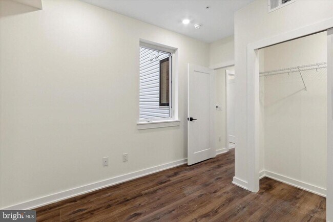 Building Photo - 1826 Frankford Ave