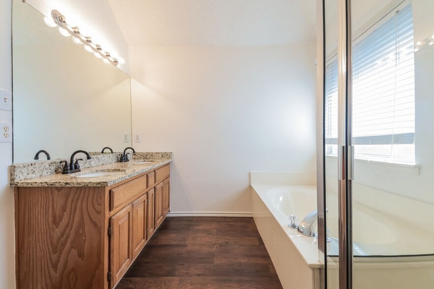 Building Photo - 4108 Creekmeadow Dr