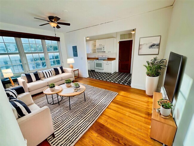 Primary Photo - 3224 Biscayne Blvd