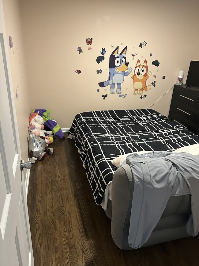 Building Photo - 557 E Division St